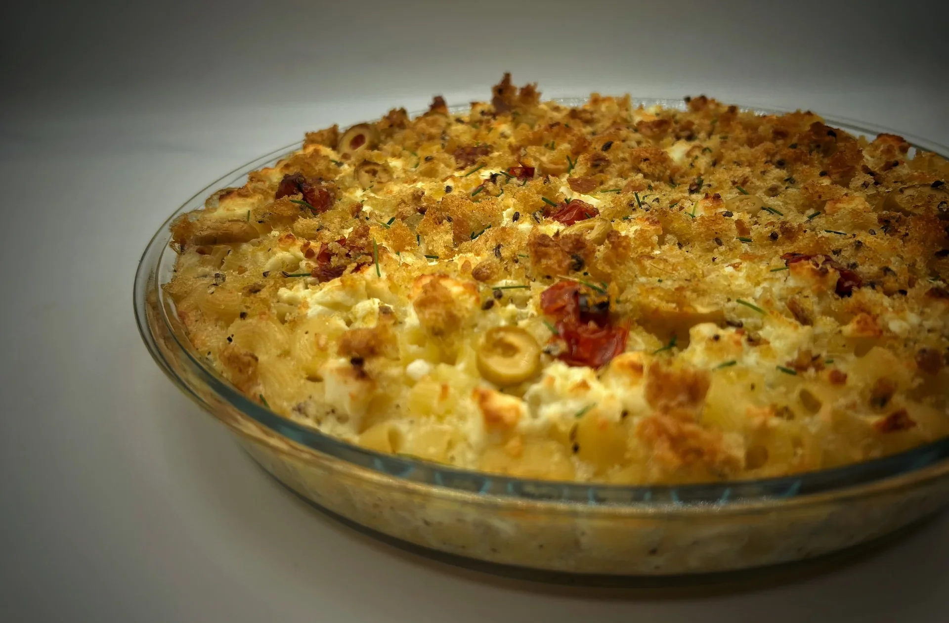 Mediterranean Mac and Cheese: A Lighter, Seaside-Inspired Twist