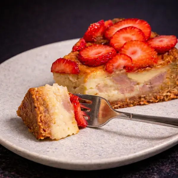 Caramelized Banana Custard Tart with Strawberries